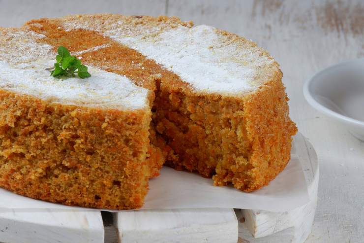 Torta con una fetta mancante