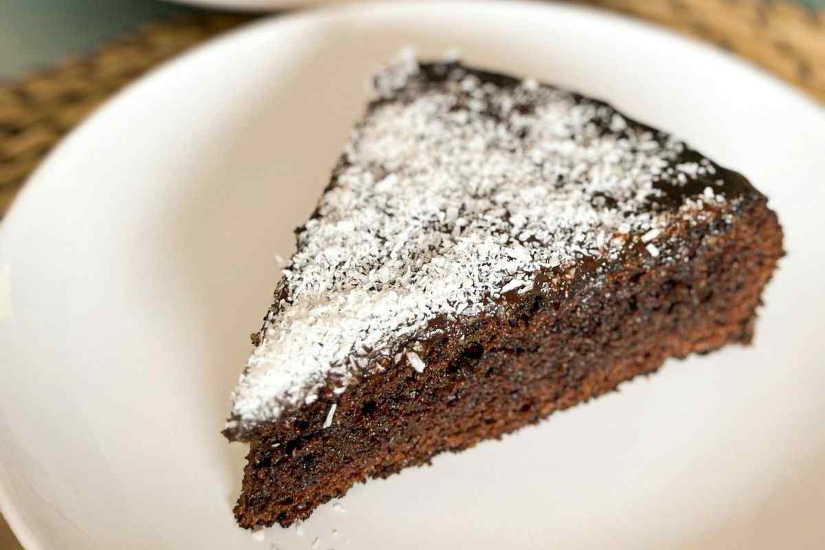 fetta di torta al cioccolato morbida