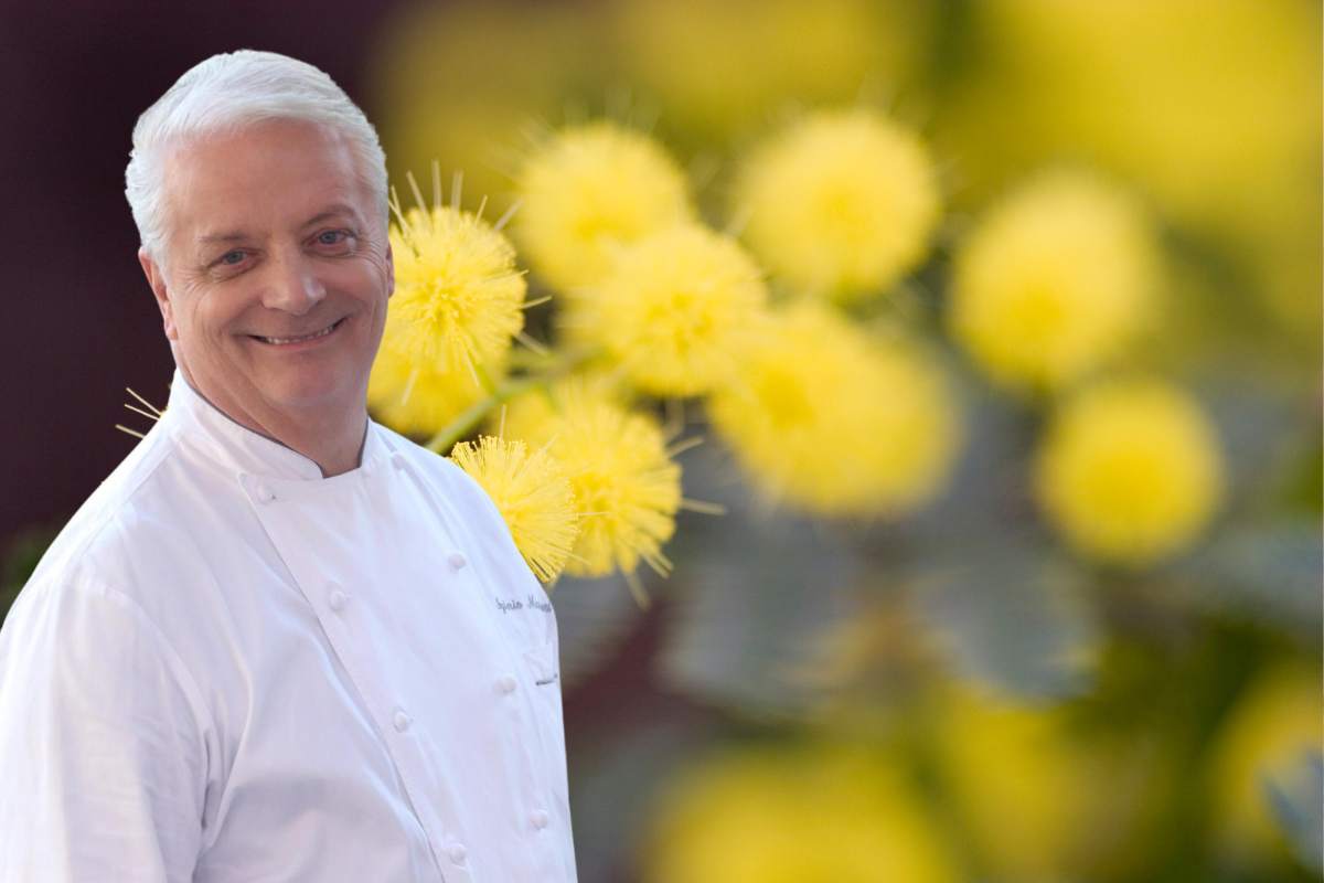 Dopo la polemica sulle chiacchiere a 100 euro, Iginio Massari presenta i dolci per la Festa della Donna: quanto costano