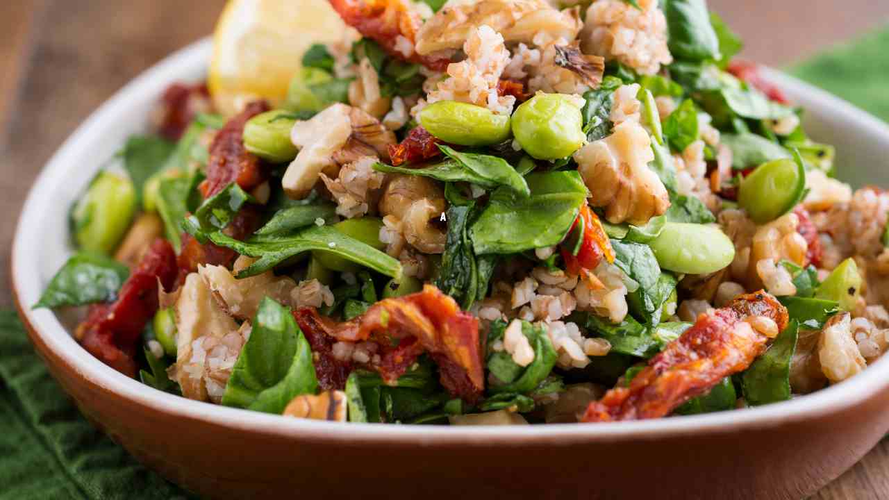 Insalata di spinaci e pomodori Buttalapasta.it