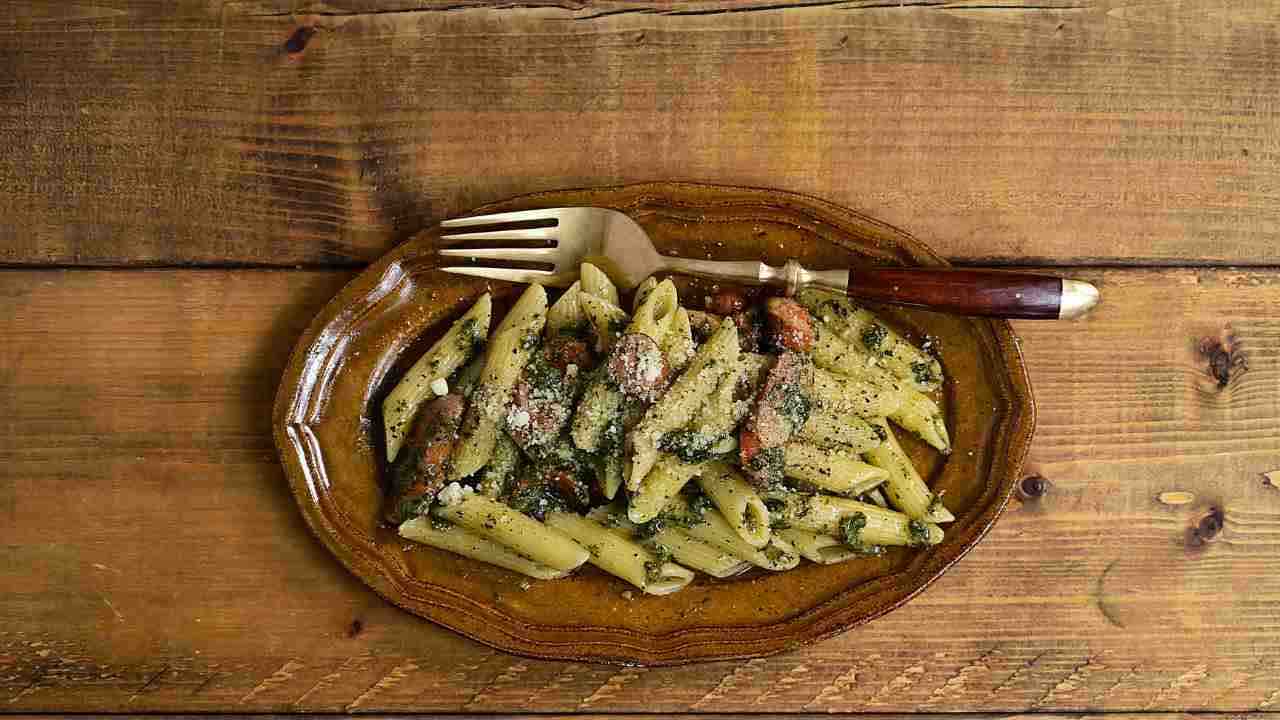 Pasta pesto e salsiccia