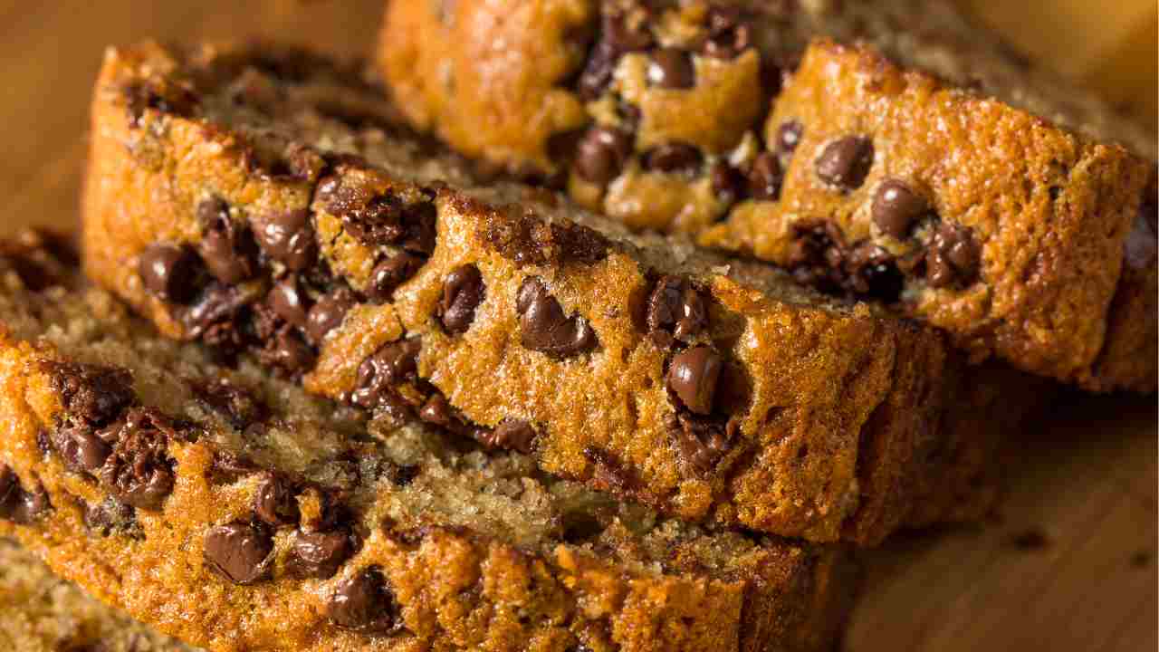 Plumcake con gocce di cioccolato che non affondano Buttalapasta.it