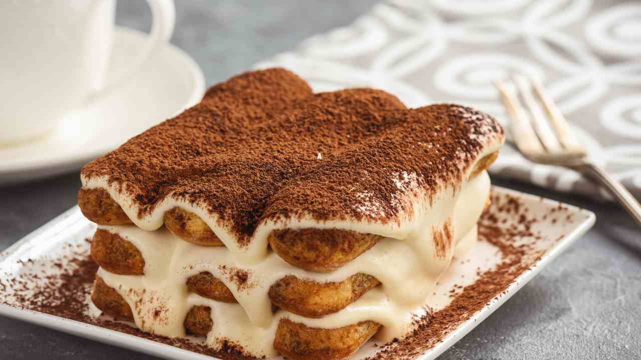 Tiramisù perfetto bagnare così i savoiardi Buttalapasta.it