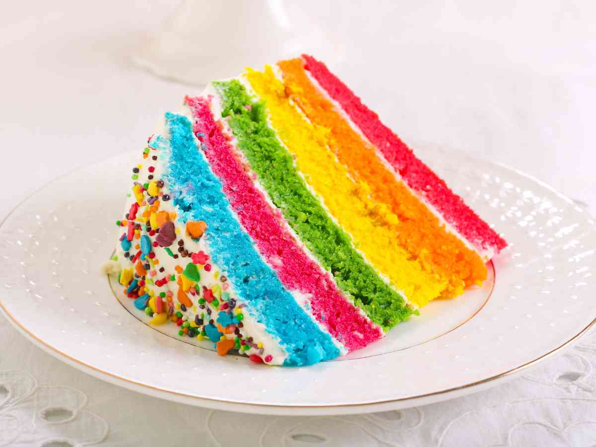 Fetta di Torta arcobaleno