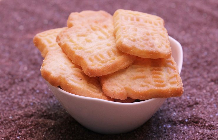 ciotola con dentro dei biscotti