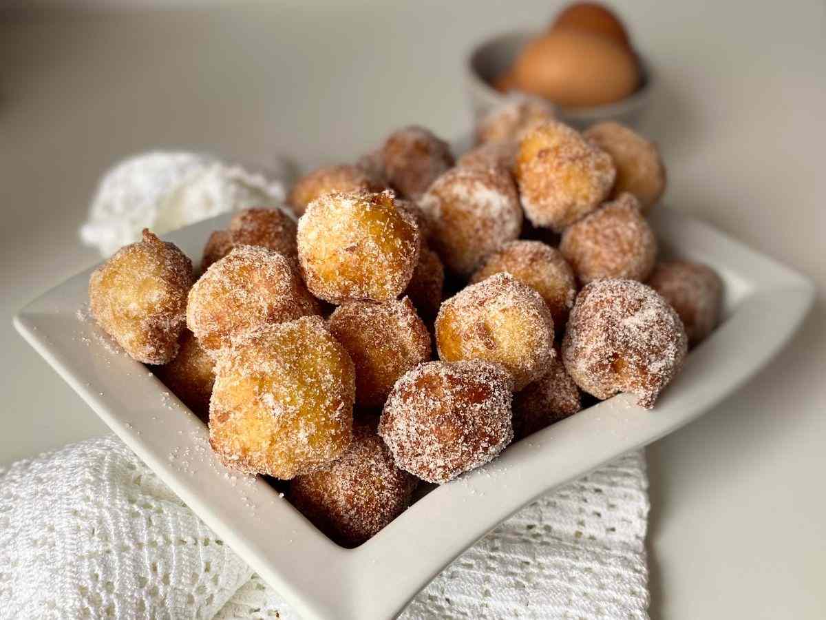 frittelle impanate con zucchero