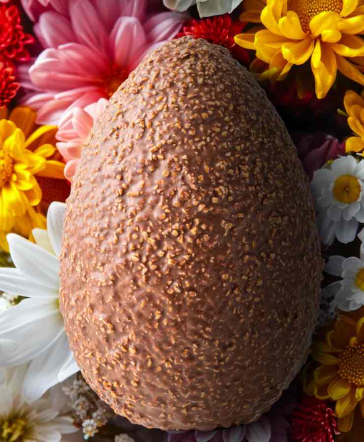 uovo di pasqua al cioccolato pralinato