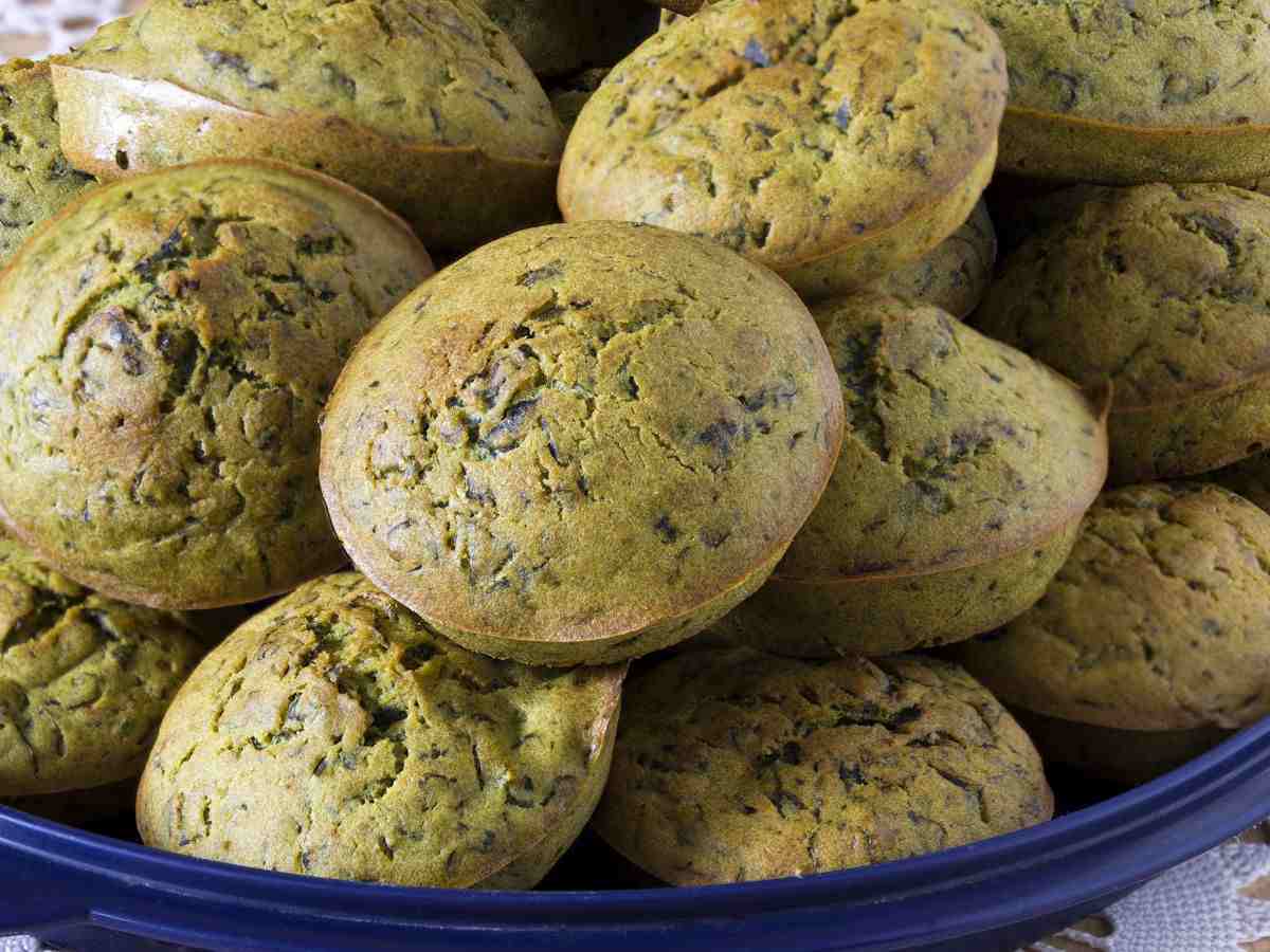 Con gli spinaci avanzati ho preparato dei muffin salati morbidi e saporiti: li hanno divorati anche i bambini