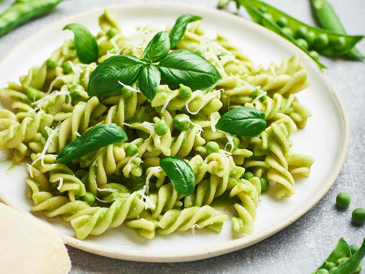 Non è la pasta e piselli della nonna, questa versione gourmet è facile da fare ma ti fa sentire come al ristorante