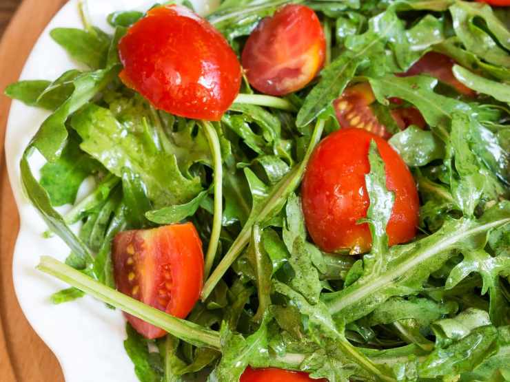 piatto di rucola e pomodorini