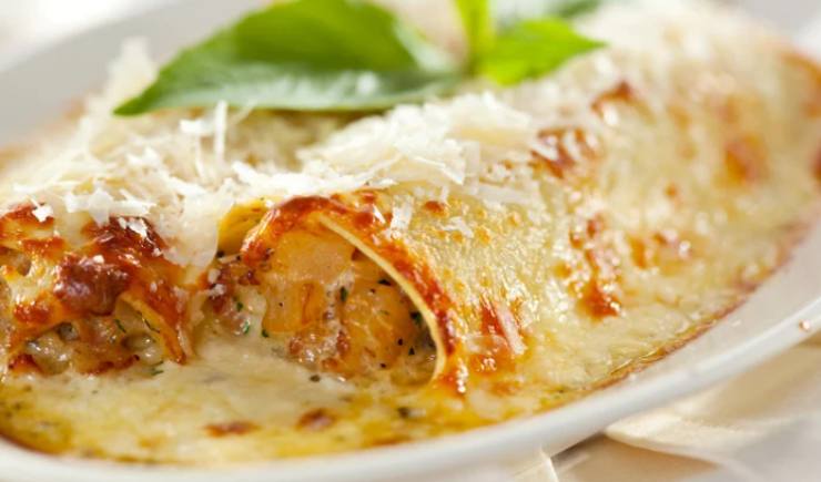 primo piano di cannelloni ripieni