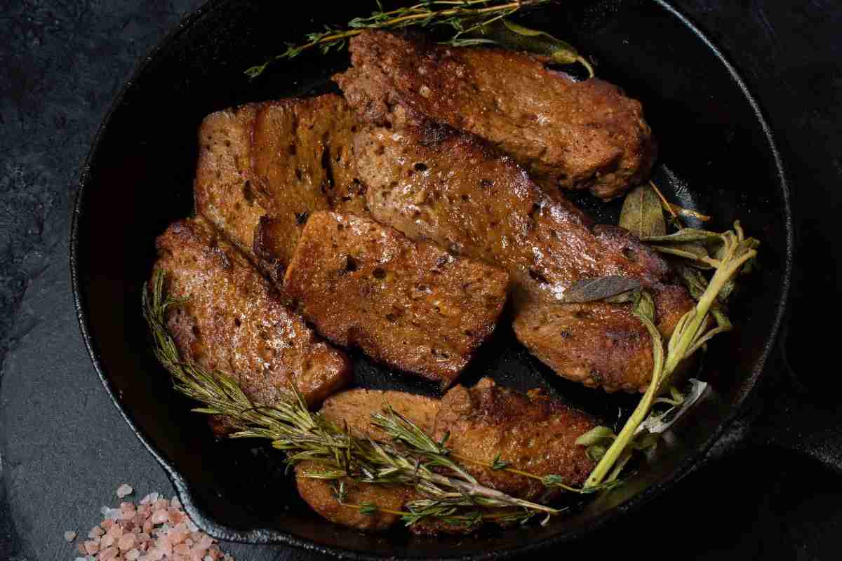 seitan in padella con rosmarino