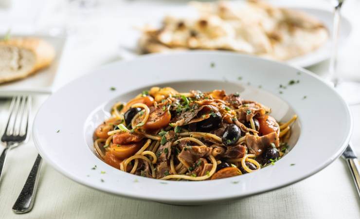 spaghetti pomodoro e olive