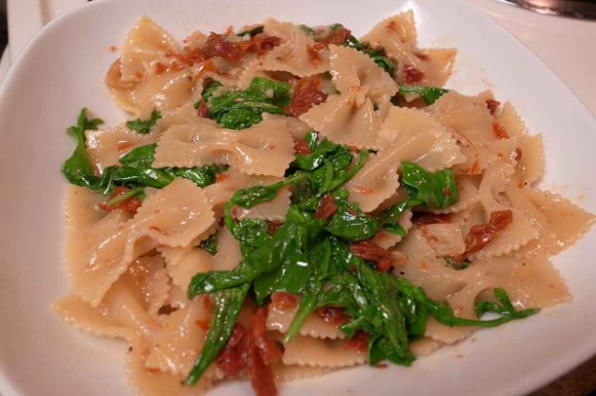 Pasta Con Rucola E Pomodori Secchi Buttalapasta