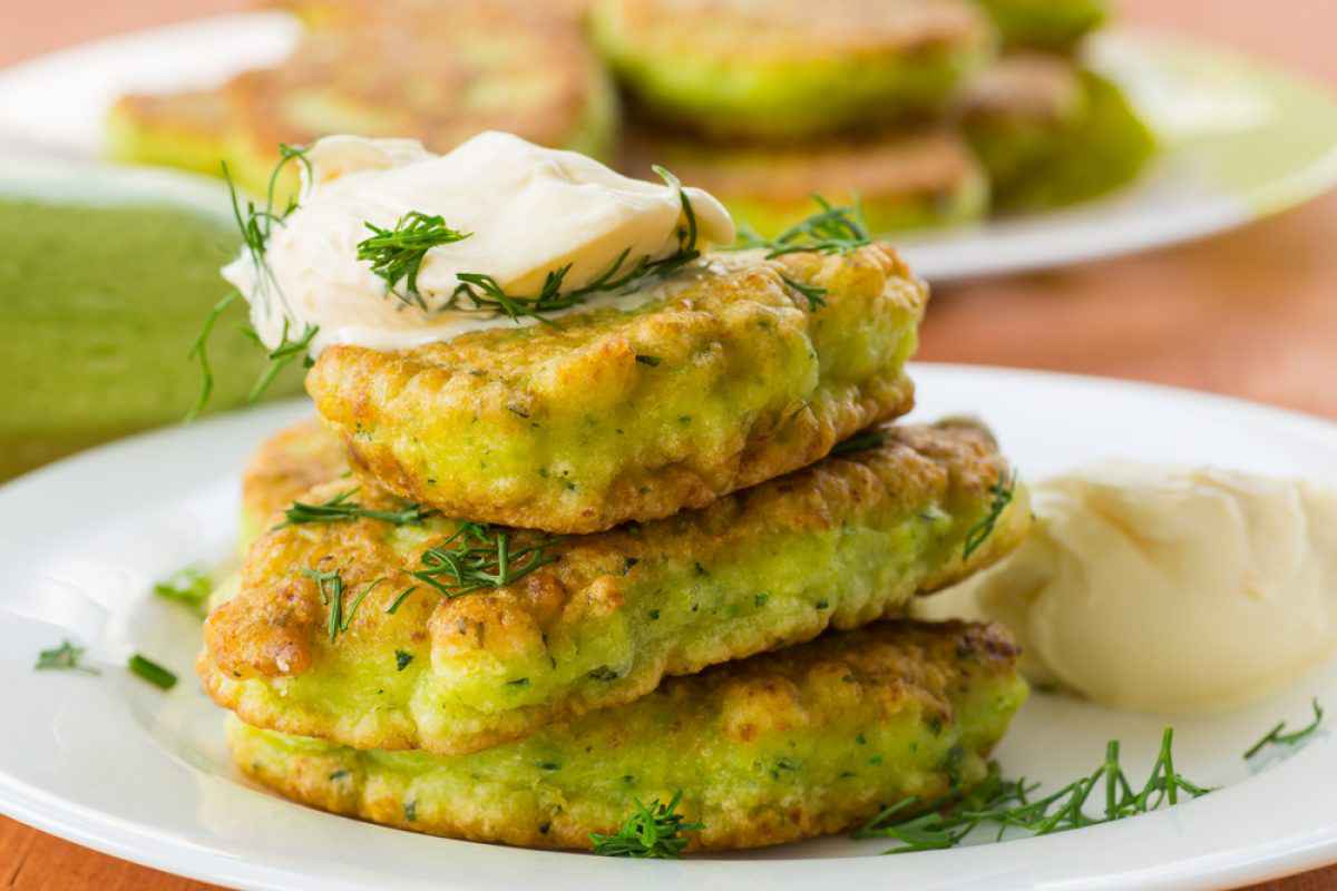 Frittelle Di Zucchine Facili E Veloci Sia Al Forno Che Fritte Buttalapasta